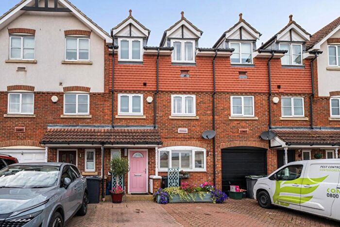 4 Bedroom Town House For Sale In Lewis Mews, Snodland, ME6