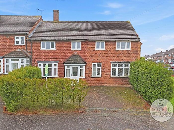 5 Bedroom End Of Terrace House For Sale In Goldingham Avenue, Loughton, IG10