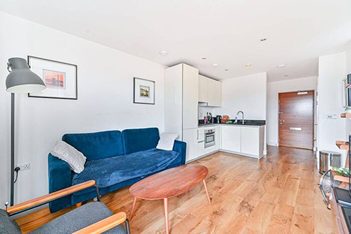 1 Bedroom Flat To Rent In Dowding Drive, Blackheath, London, SE9