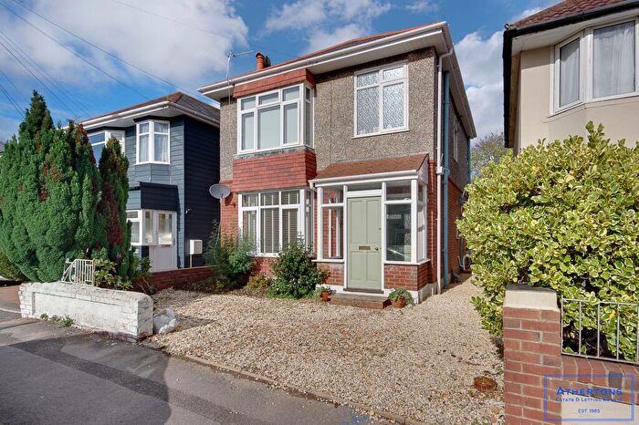 2 Bedroom Flat For Sale In King George Avenue, Bournemouth, BH9