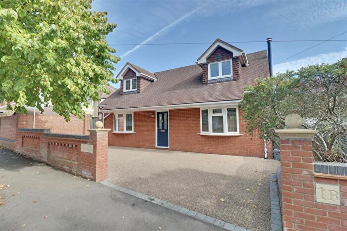 2 Bedroom Bungalow For Sale In South Road, Drayton, Portsmouth, PO6