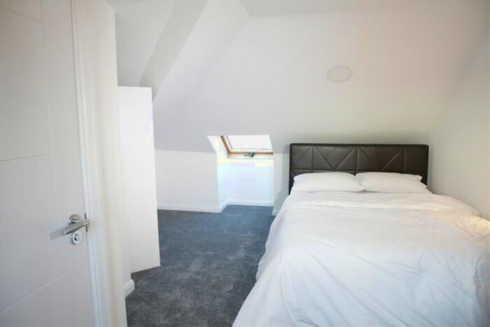 Studio To Rent In Craven Gardens, Barkingside, Ilford, IG6