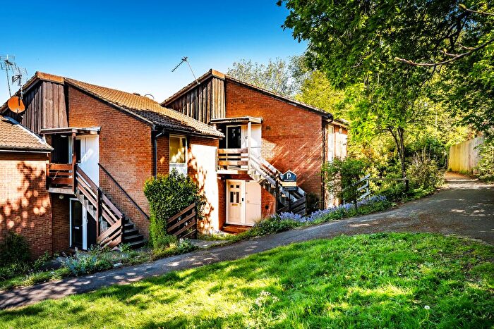1 Bedroom Maisonette For Sale In Kennedy Gardens, Sevenoaks, Kent, TN13