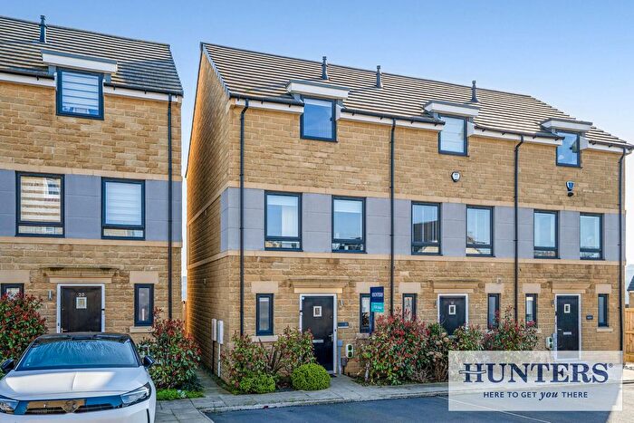 3 Bedroom Town House For Sale In Stansfield Close, Apperley Bridge, BD10