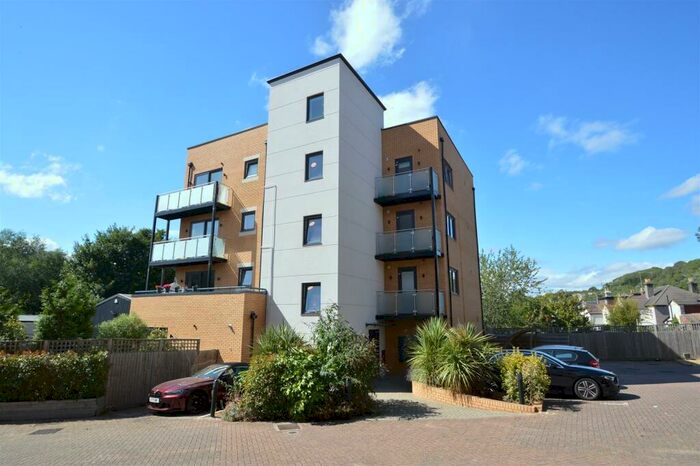 1 Bedroom Flat To Rent In Whyteleafe Hill, Whyteleafe, CR3