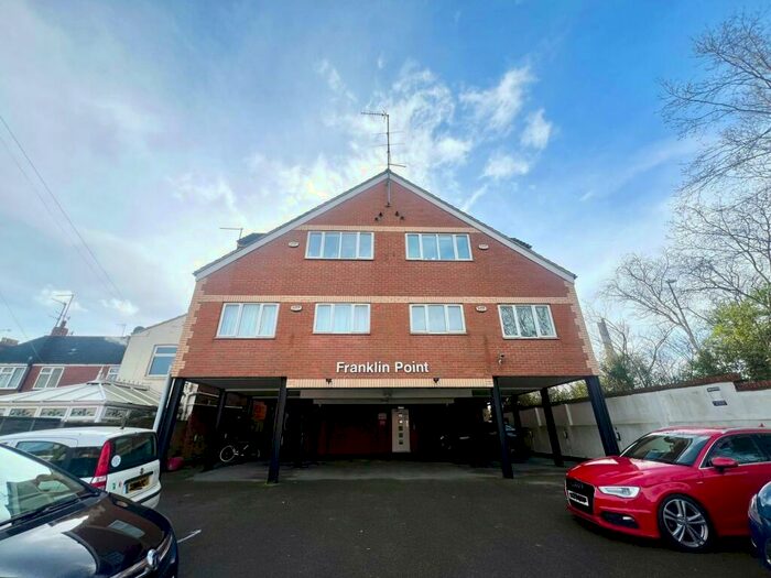 2 Bedroom Flat To Rent In Weedon Road, Northampton, NN5