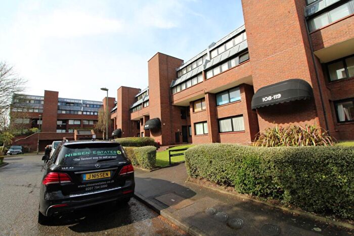 1 Bedroom Flat To Rent In Britten Close, Welgarth Road, Golders Green, NW11