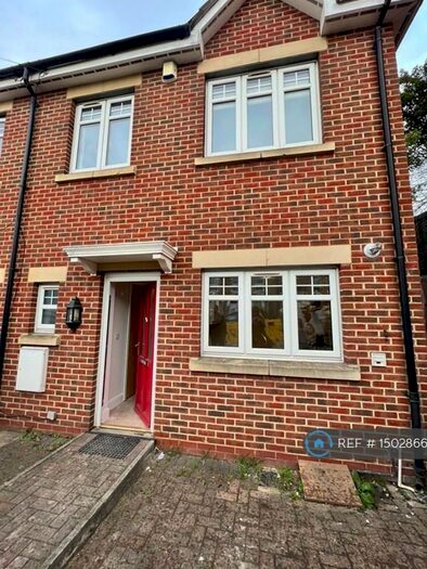 3 Bedroom End Of Terrace House To Rent In London, London, SE18