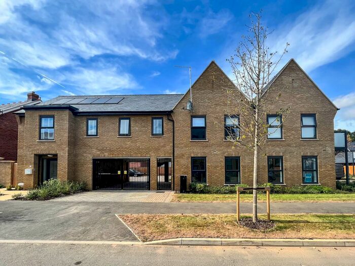 2 Bedroom Flat To Rent In Taplow Avenue, Hertford, SG14