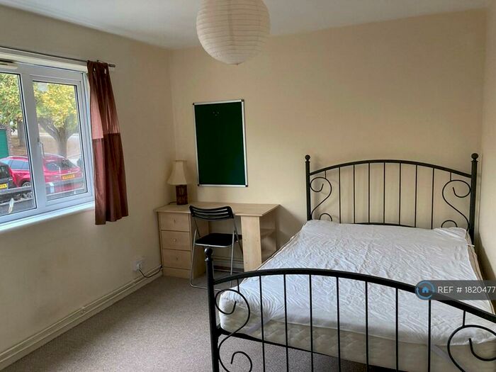 3 Bedroom Flat To Rent In Woodcock Close, Colchester, CO4