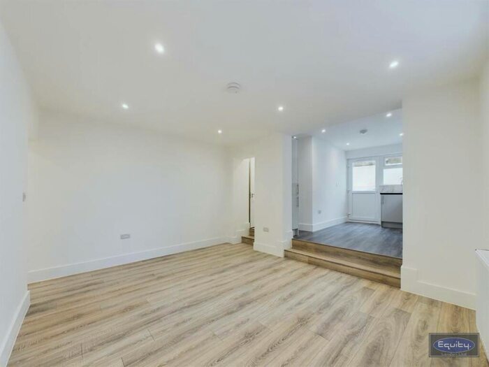 2 Bedroom Flat To Rent In Frederick Place, Woolwich, London, SE18