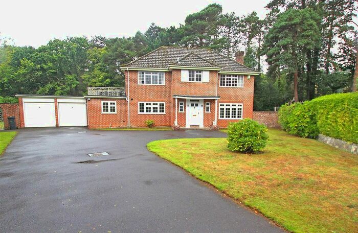 4 Bedroom Detached House To Rent In Wychwood Close, Bournemouth, BH2