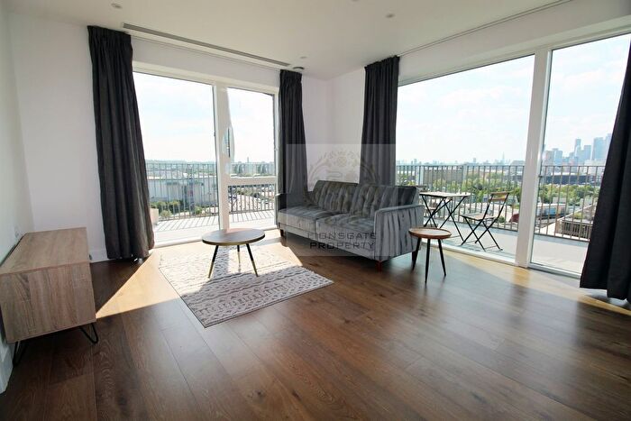 3 Bedroom Flat To Rent In Mcgill House, Needell Road, SE10