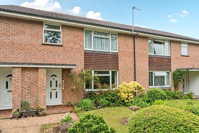 2 Bedroom Flat For Sale In The Broads, Pamphill, Wimborne, BH21