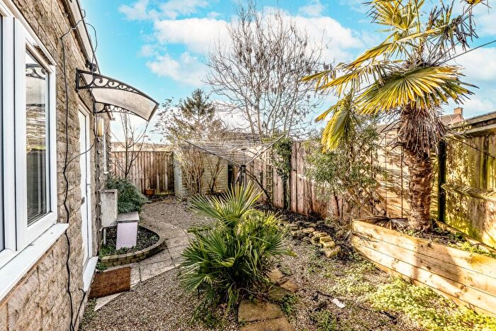 1 Bedroom Ground Maisonette For Sale In Black Bourton Road, Carterton, Oxfordshire, OX18