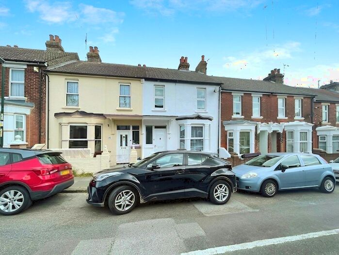 3 Bedroom Terraced House To Rent In Lansdowne Road, Chatham, Kent, ME4
