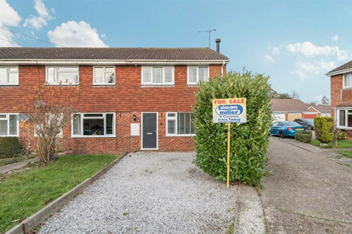 3 Bedroom End Of Terrace House For Sale In Elder Close, Kingswood, Maidstone, ME17