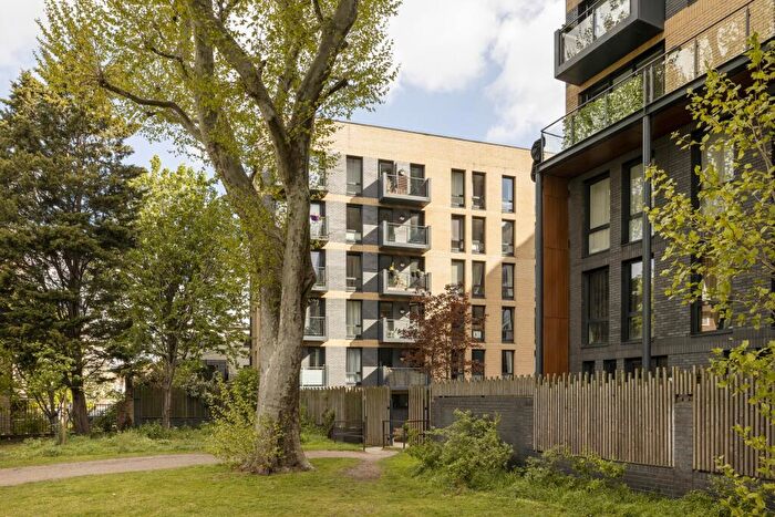 1 Bedroom Flat For Sale In Cotterell House, Palmers Road, E2