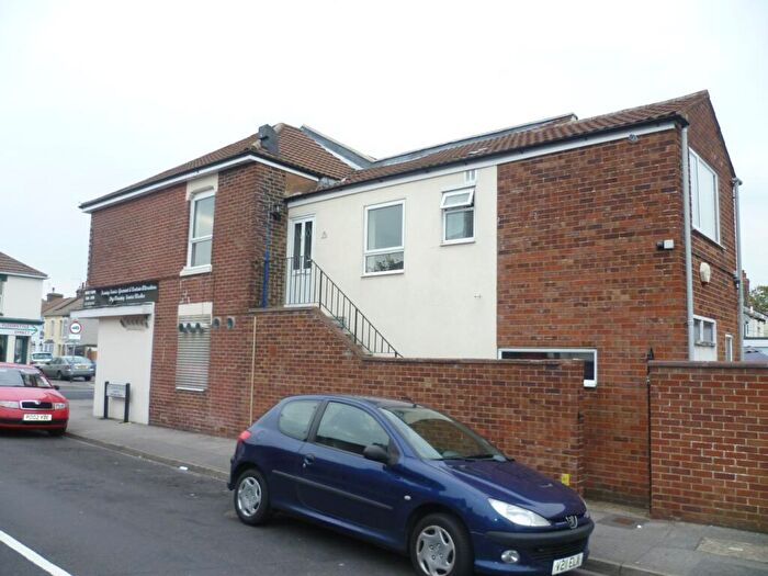 2 Bedroom Flat To Rent In Whitworth Road, Gosport, Hampshire, PO12