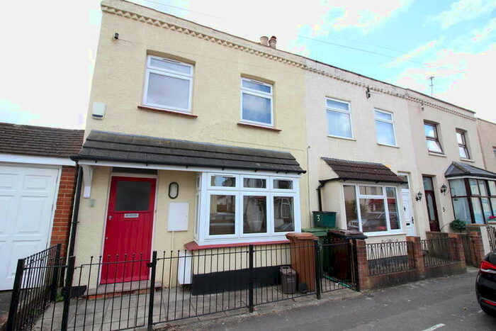 3 Bedroom End Of Terrace House To Rent In Lincoln Road, KT4