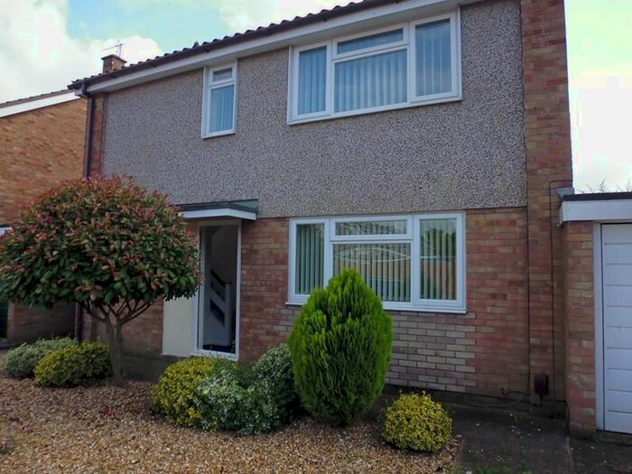 3 Bedroom Semi-Detached House To Rent In Thurlestone Close, Devon Park, MK40