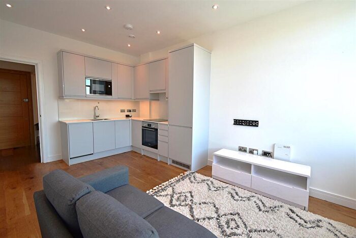 2 Bedroom House To Rent In Stoke Road, Slough, SL2