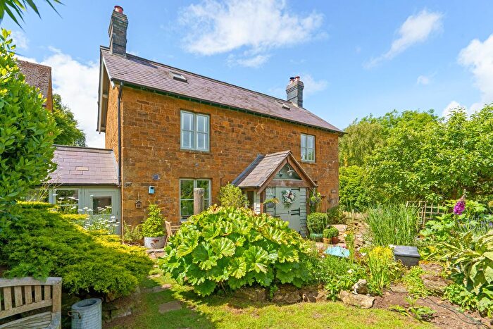 2 Bedroom Detached House For Sale In West Street, Hornton, OX15