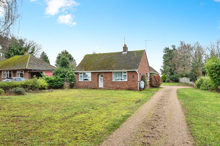 3 Bedroom Detached Bungalow For Sale In Maids Cross Hill, Lakenheath, Brandon, IP27