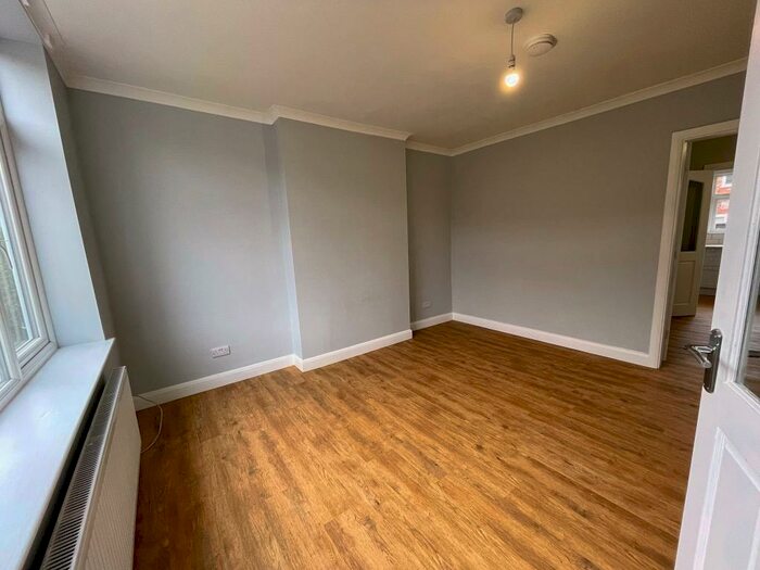 3 Bedroom House To Rent In Waverley Crescent, Droylsden, M43