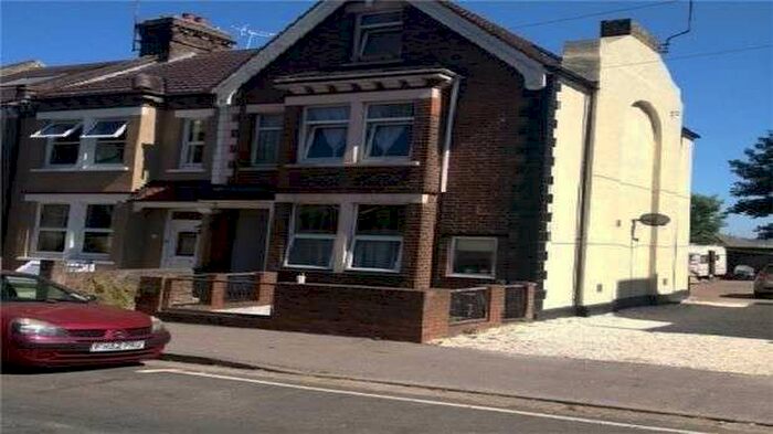 2 Bedroom End Of Terrace House To Rent In A Northcote Road, Rochester, ME2
