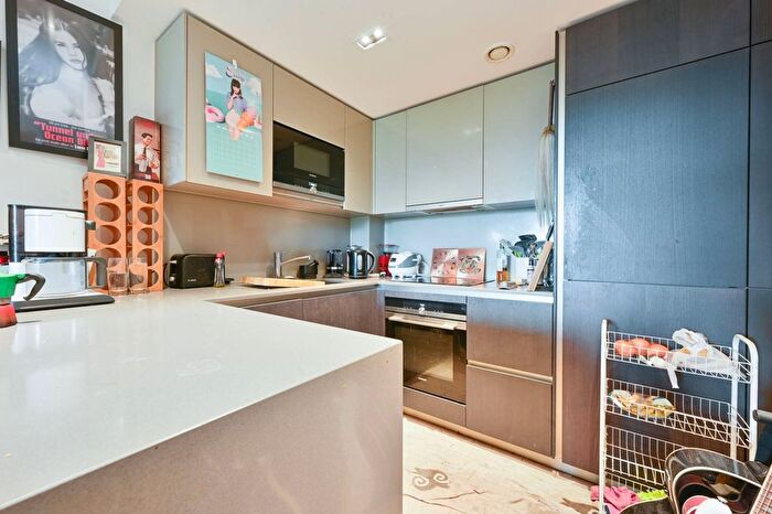 1 Bedroom Flat To Rent In Quayside House, Kew Bridge, Brentford, TW8