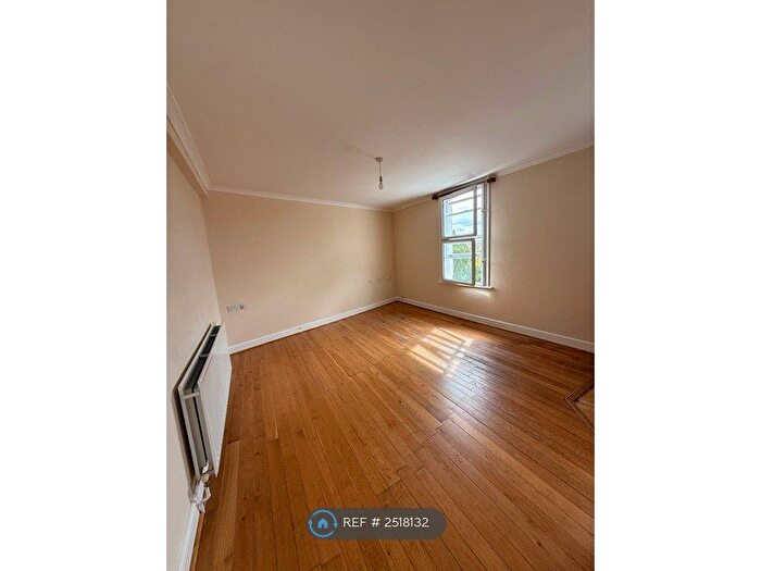 2 Bedroom Flat To Rent In Compton House, Beckenham, BR3