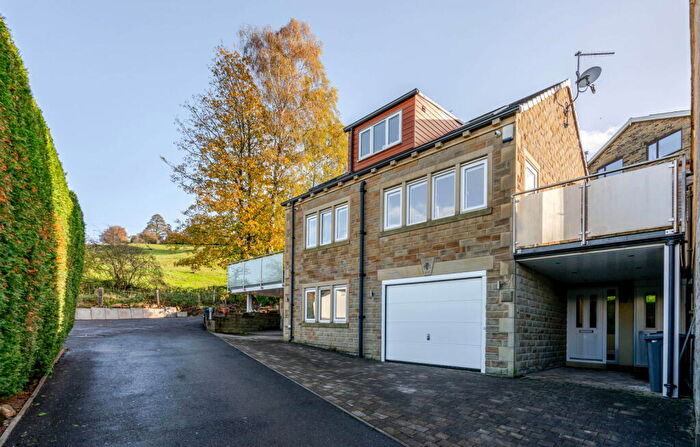 4 Bedroom Detached House For Sale In A School Close, Ripponden, HX6