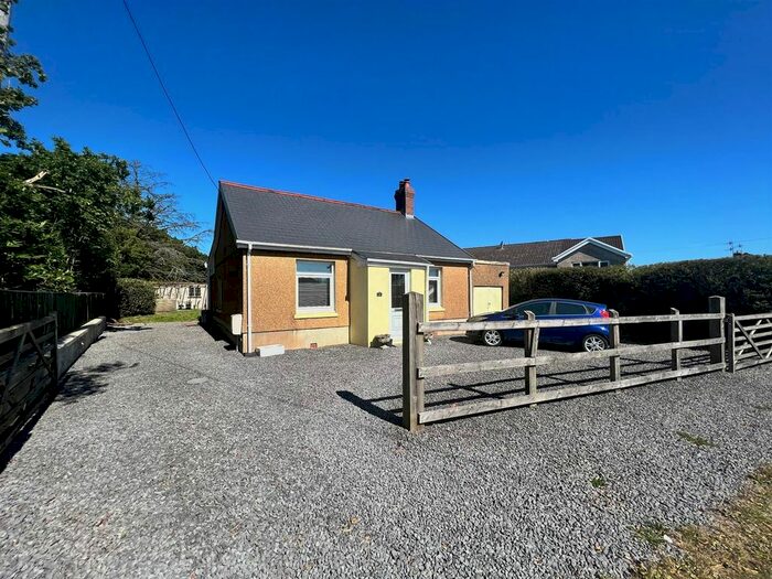 3 Bedroom Detached Bungalow For Sale In Trimsaran Road, Pen-Y-Mynydd, Llanelli, SA15