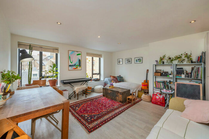 2 Bedroom Flat To Rent In St. Cyprians Court, Braxfield Road, London, SE4