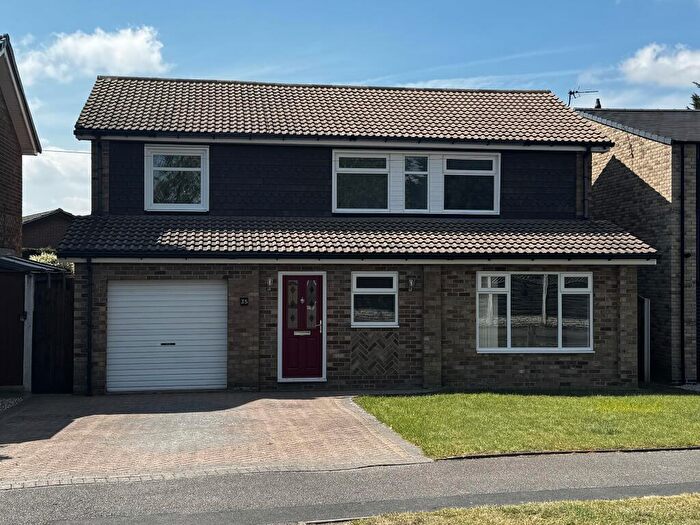 4 Bedroom Detached House For Sale In Checkstone Avenue, Bessacarr, Doncaster, DN4