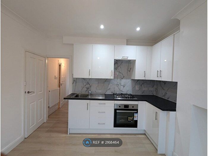 3 Bedroom Semi-Detached House To Rent In Framlingham Place, Sheffield, S2