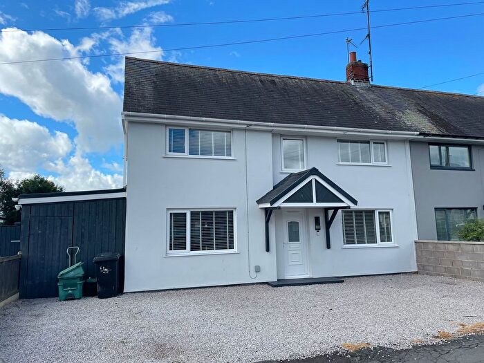 4 Bedroom Semi-Detached House To Rent In Cae Derw, Llandudno Junction, LL31