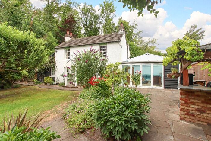 4 Bedroom Detached House For Sale In Roughdown Road, Boxmoor, Hemel Hempstead, Hertfordshire, HP3