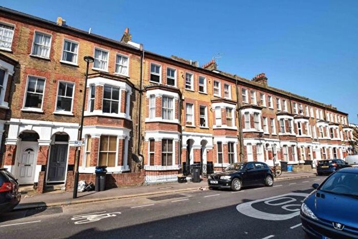 4 Bedroom Flat To Rent In Rita Road, Vauxhall, SW8