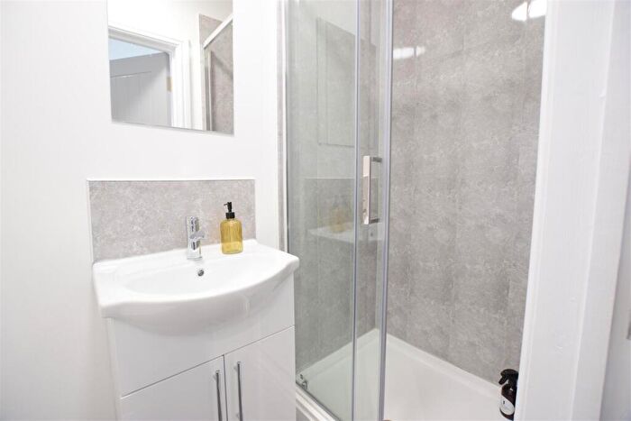 5 Bedroom End Of Terrace House To Rent In Abbot Street - Student Ensuite House - /, LN5