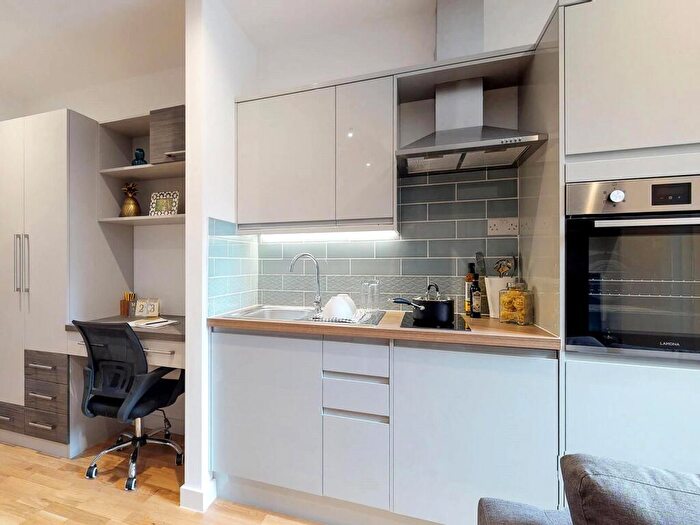 Apartment To Rent In Apt, Onyx Residence #, S2