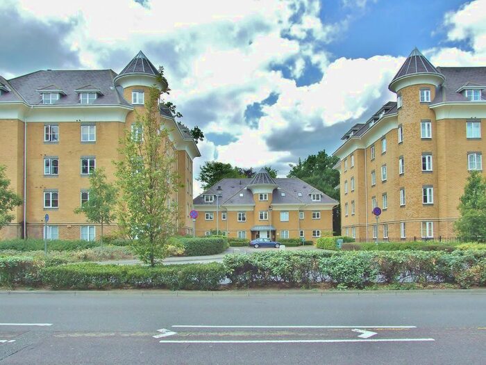 2 Bedroom Flat To Rent In Century Court, Woking, Surrey, GU21