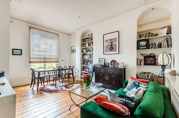 1 Bedroom Flat To Rent In Devonport Road, Shepherd's Bush, London, W12