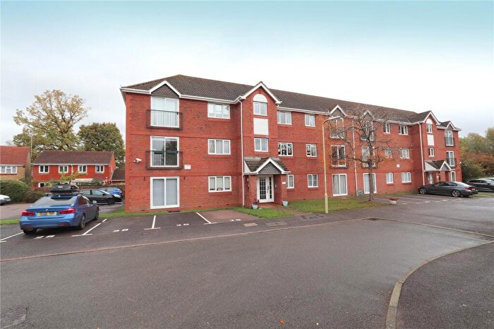 2 Bedroom Apartment To Rent In Corfe Way, Farnborough, Hampshire, GU14