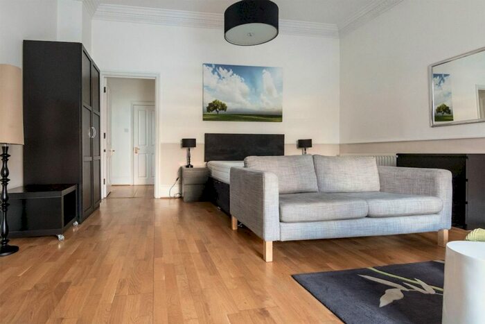 Studio To Rent In Kew Gardens Road, Kew, Richmond, TW9