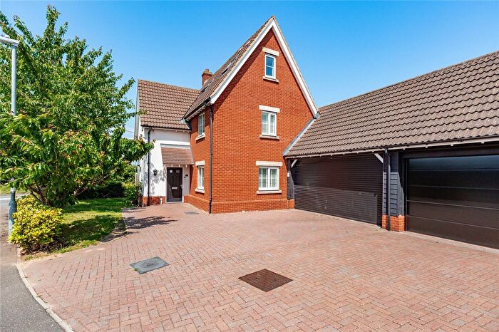 5 Bedroom Link Detached House For Sale In Eastfield Road, Laindon, Basildon, Essex, SS15