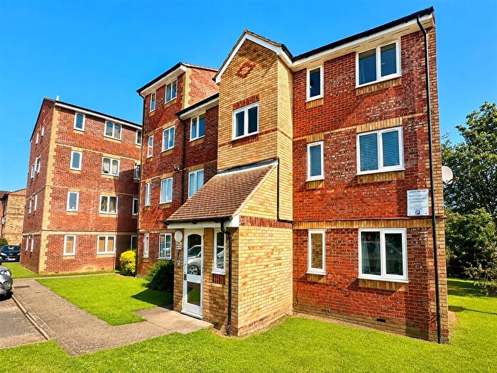 Studio For Sale In Pioneer Way, Watford, WD18