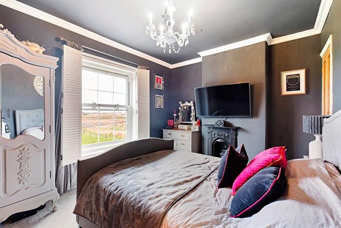 2 Bedroom Semi-Detached House For Sale In South Street, Woodville, DE11