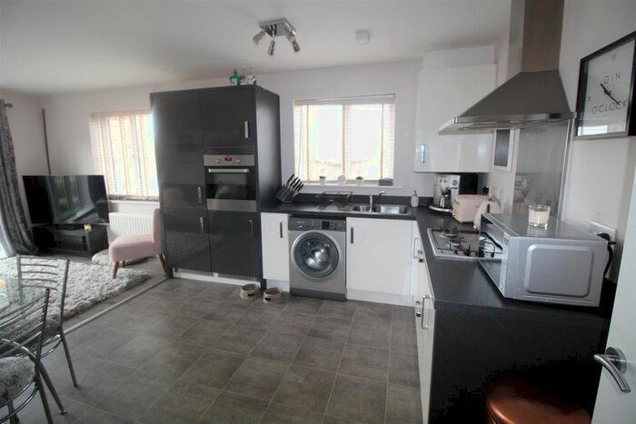 2 Bedroom Flat To Rent In Goodwill Road, Ollerton, Newark, NG22